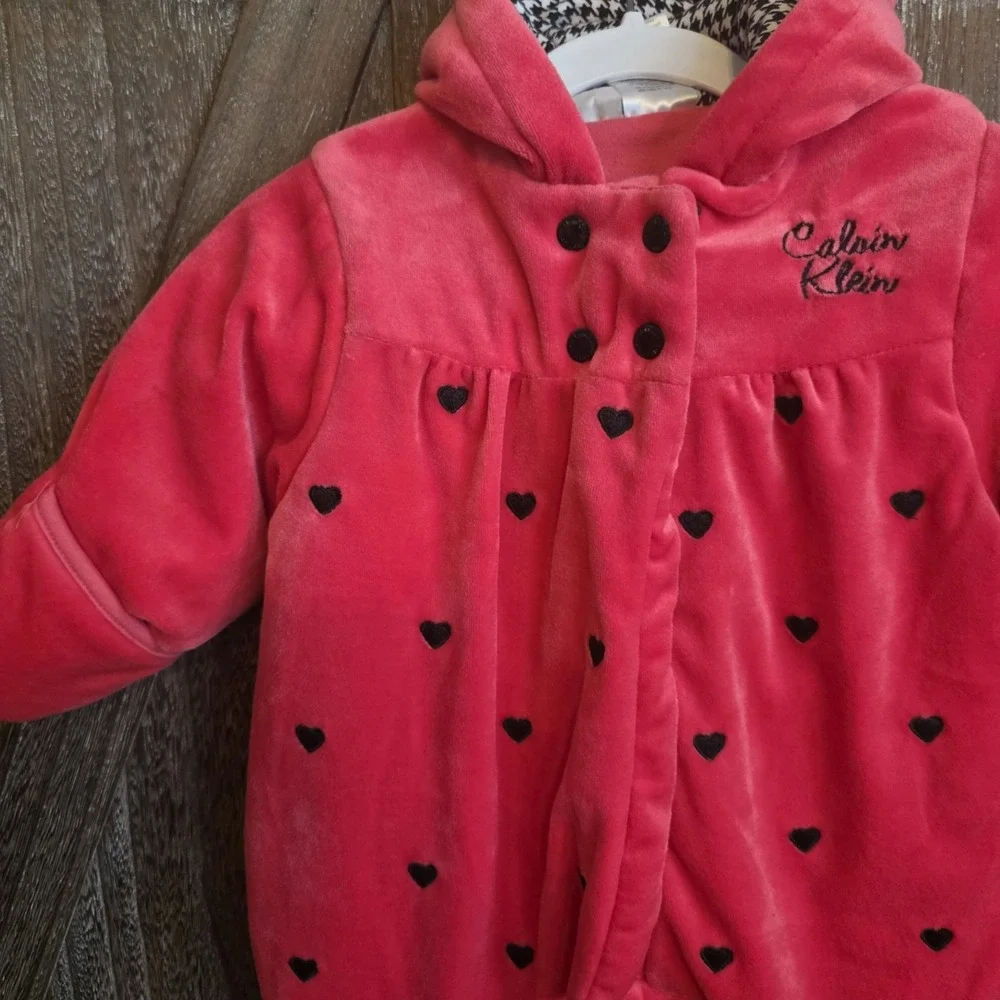 Calvin‎ Klein Snowsuit Infant Size 0-3 Months Pink Black Hearts Herringbone Hood